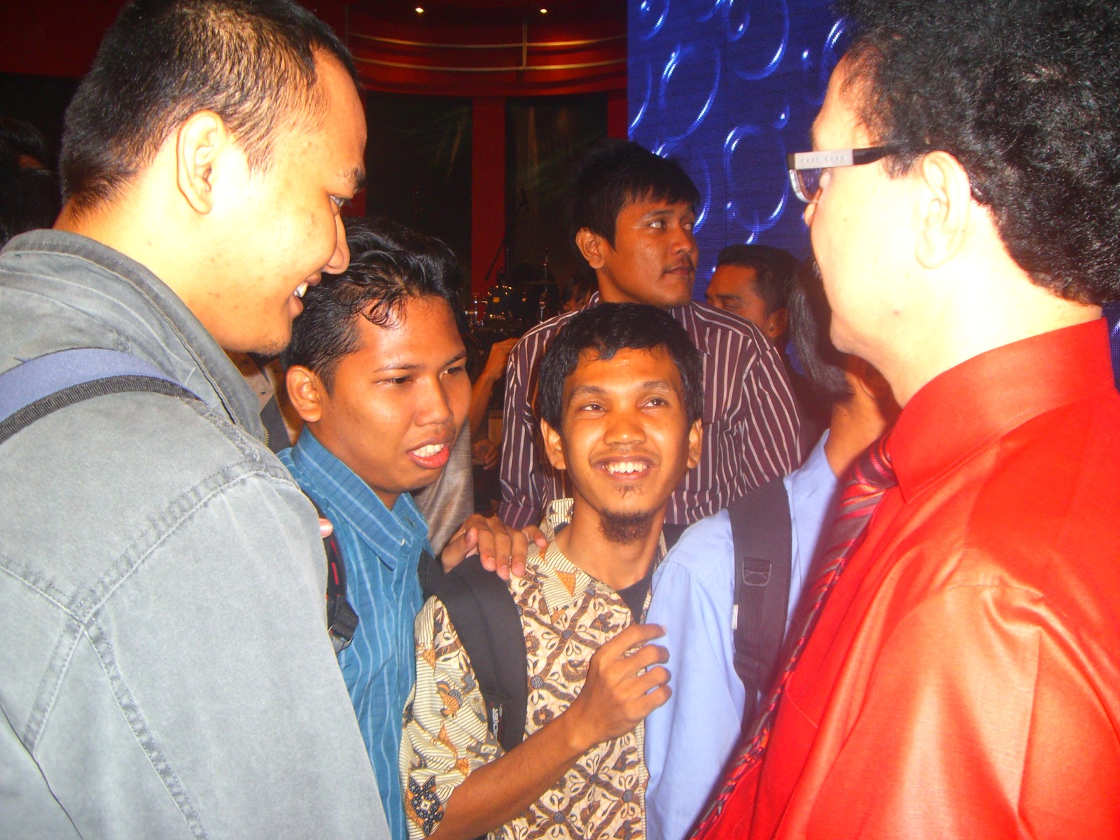 Dimas Muharam foto bersama Presenter Kick Andy Show, bang Andi Noya, di Metro TV 2011