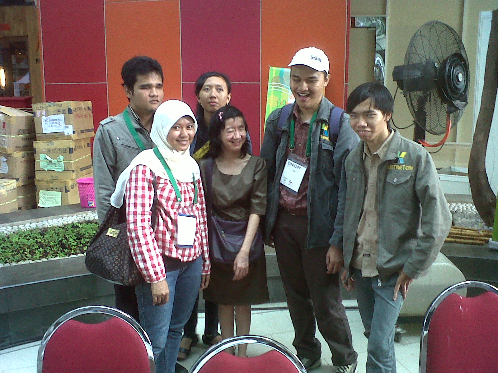 Foto di 2011, kebersamaan tim Kartunet yaitu Dimas, Riqo, dkk saat acara Pesta Blogger On-Off di Epicentrum Kuningan, Jakarta 2011.